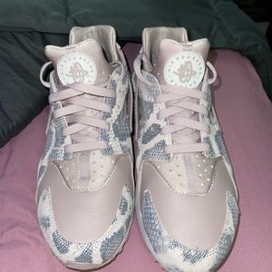 Such pretty shoes almost new tried my best to clean bottoms